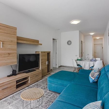 אדחה Cozy Apartment In El Duque By Altamarhomes מראה חיצוני תמונה
