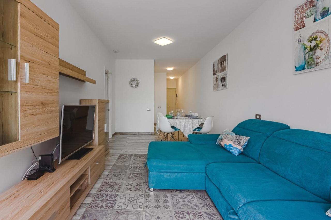 אדחה Cozy Apartment In El Duque By Altamarhomes מראה חיצוני תמונה
