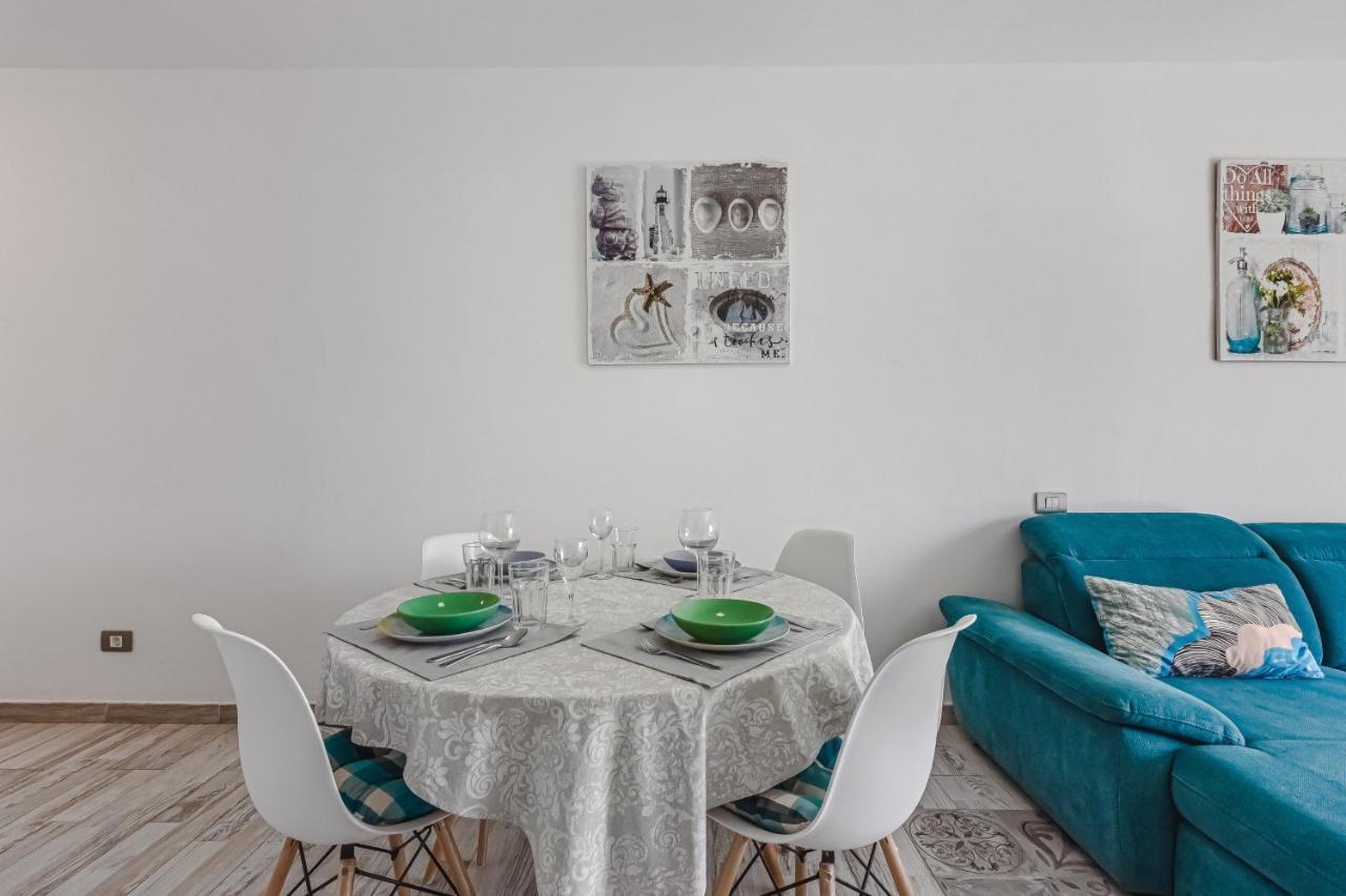 אדחה Cozy Apartment In El Duque By Altamarhomes מראה חיצוני תמונה