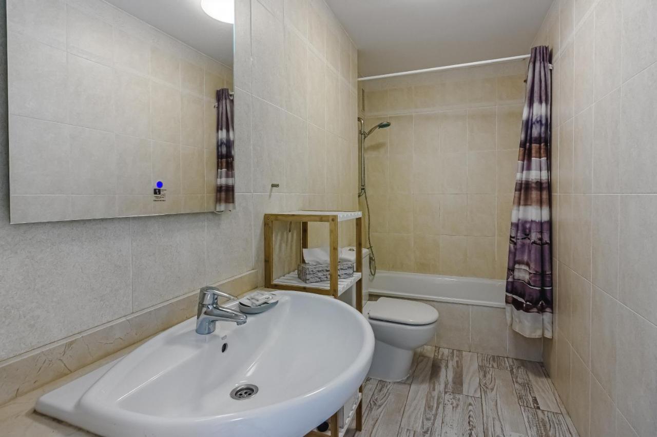 אדחה Cozy Apartment In El Duque By Altamarhomes מראה חיצוני תמונה