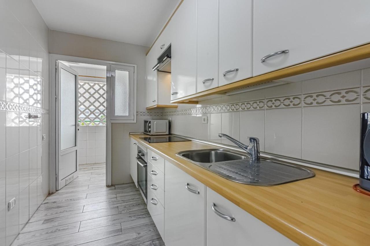 אדחה Cozy Apartment In El Duque By Altamarhomes מראה חיצוני תמונה