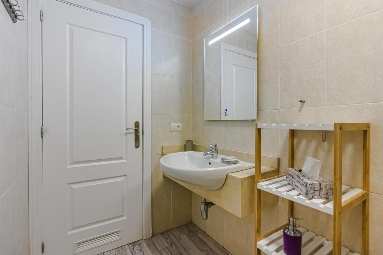 אדחה Cozy Apartment In El Duque By Altamarhomes מראה חיצוני תמונה